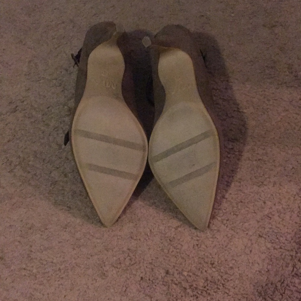 Heels - Picture 4 of 4